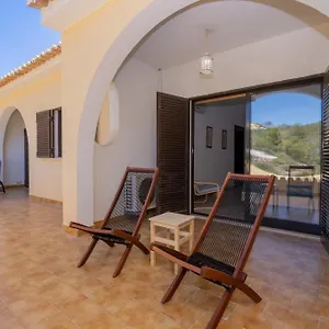 https://vale-de-centeanes-fabulous-apartment-by-innkeeper.hotelaalgarve.com